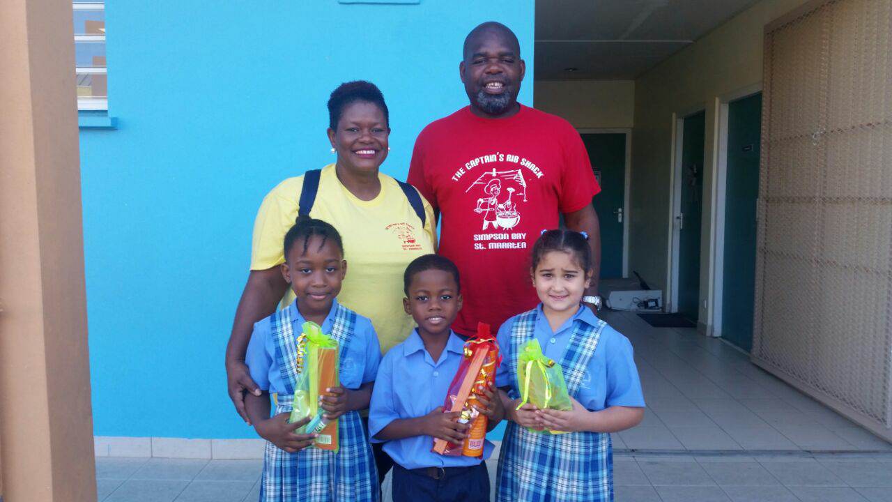 Captain D's Rib Shack Distributes Goodie Bags to MAC School