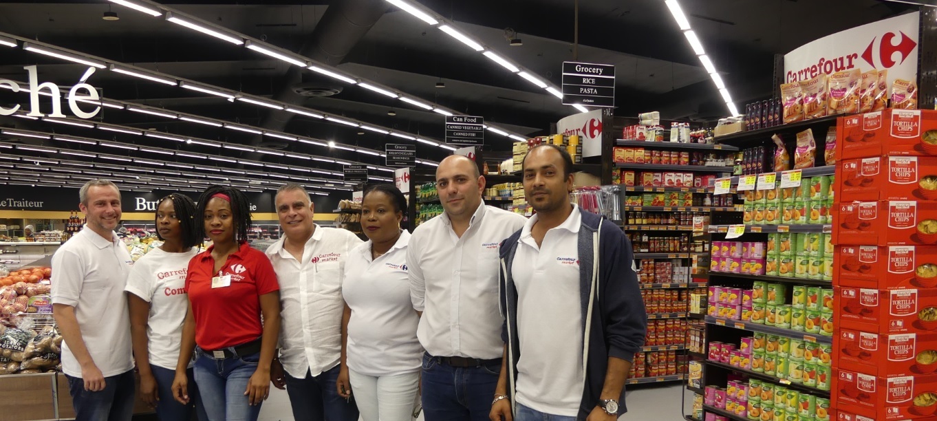 Anil Sabnani and staff at Carrefour Market 20180104 - HH