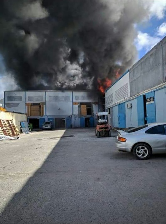 Warehouse on Fire in Cole Bay - Photo by Joris Vanden Eynde