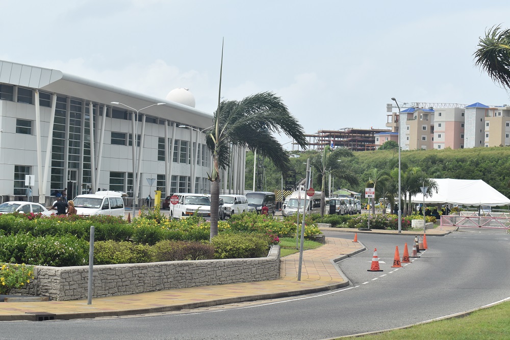 SXM Airport terminal building - 20190916 JA