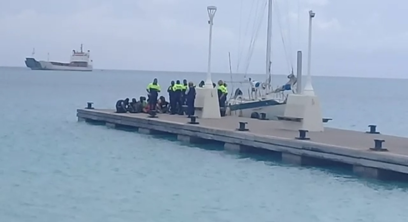 Illegals sailboat detained - 20191003
